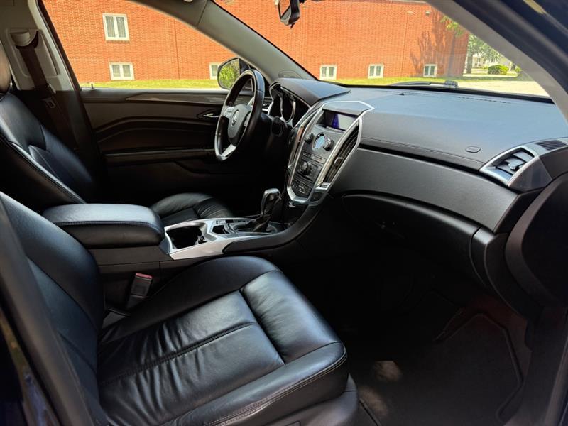 Cadillac SRX Base 2012
