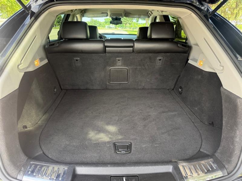 Cadillac SRX Base 2012