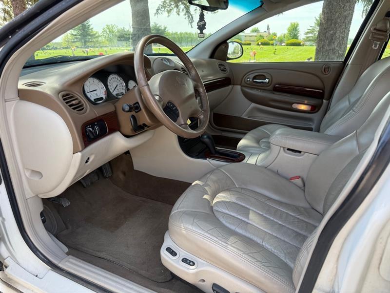 Chrysler LHS Sedan 2000