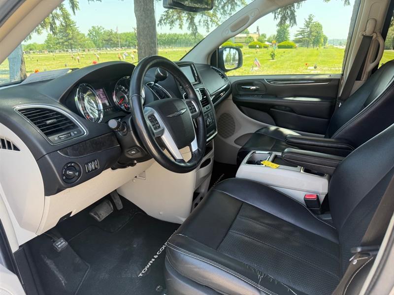 Chrysler Town & Country Touring-L 2014