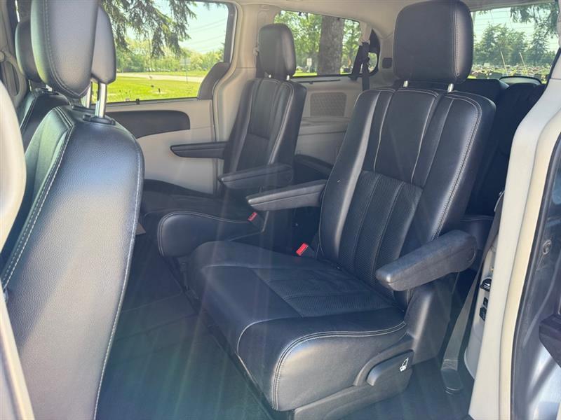 Chrysler Town & Country Touring-L 2014