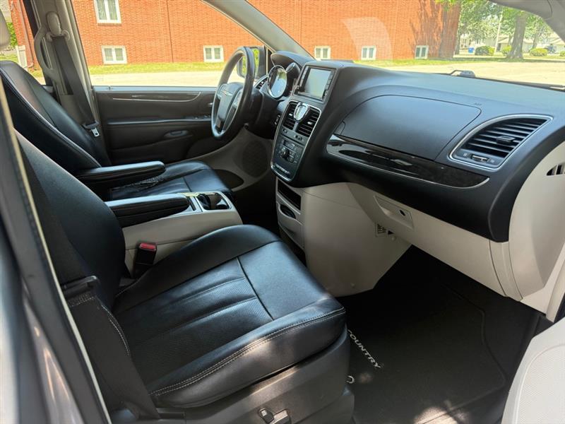 Chrysler Town & Country Touring-L 2014
