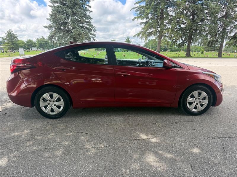Hyundai Elantra SE 6AT 2016