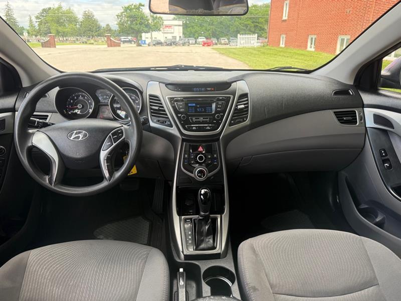 Hyundai Elantra SE 6AT 2016