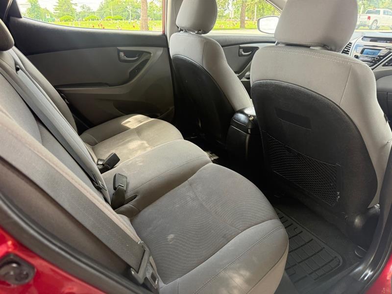 Hyundai Elantra SE 6AT 2016