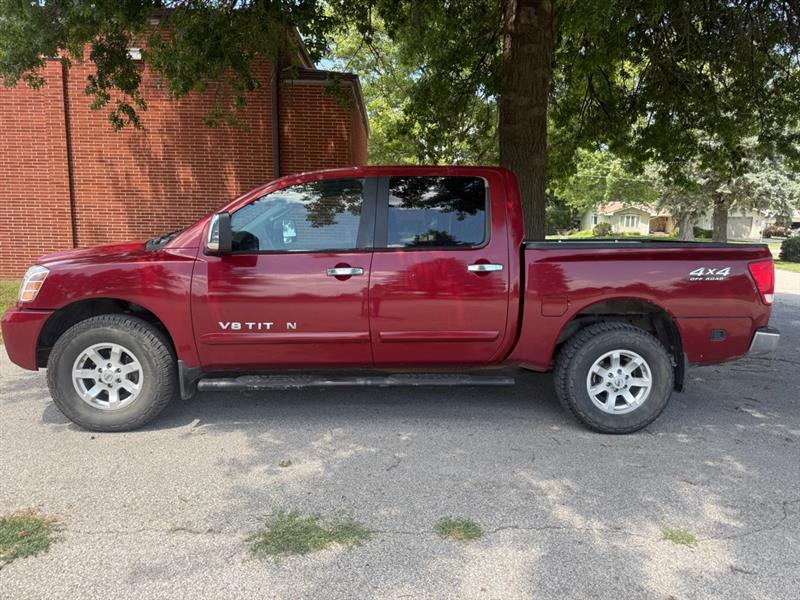 Nissan Titan XE Crew Cab 4WD 2005