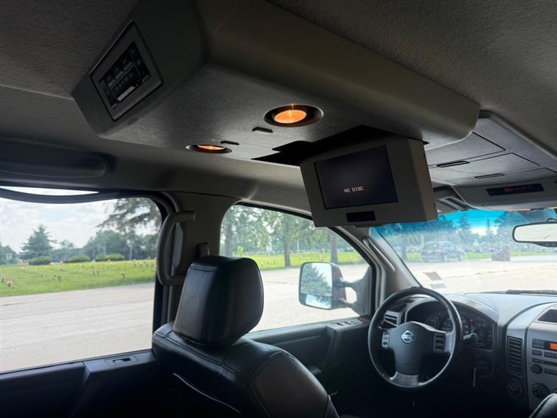 Nissan Titan XE Crew Cab 4WD 2005