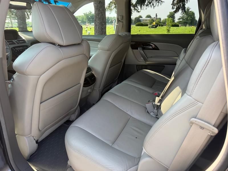Acura MDX 6-Spd AT w/Tech Package 2011