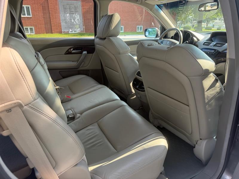 Acura MDX 6-Spd AT w/Tech Package 2011