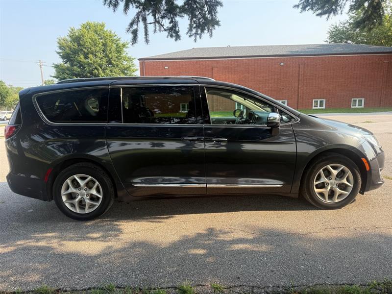 Chrysler Pacifica Limited 2020