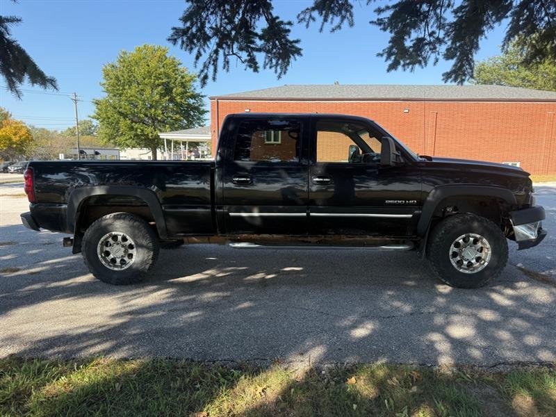 Chevrolet Silverado Classic 2500HD LS Crew Cab 4WD 2007