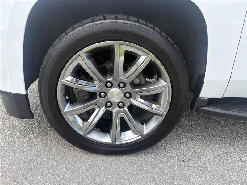 2017 Chevrolet Suburban LT - Photo 10