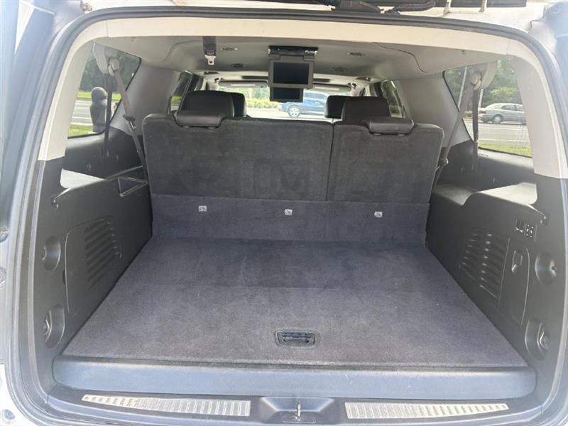 2017 Chevrolet Suburban LT - Photo 13