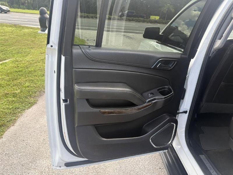 2017 Chevrolet Suburban LT - Photo 14