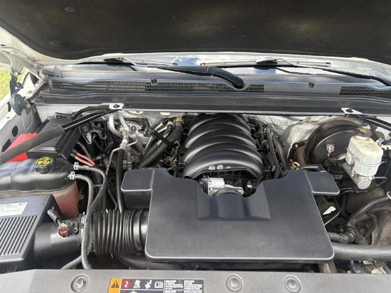 2017 Chevrolet Suburban LT - Photo 23