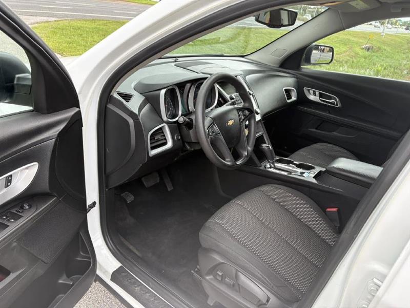 2017 Chevrolet Equinox LS - Photo 18