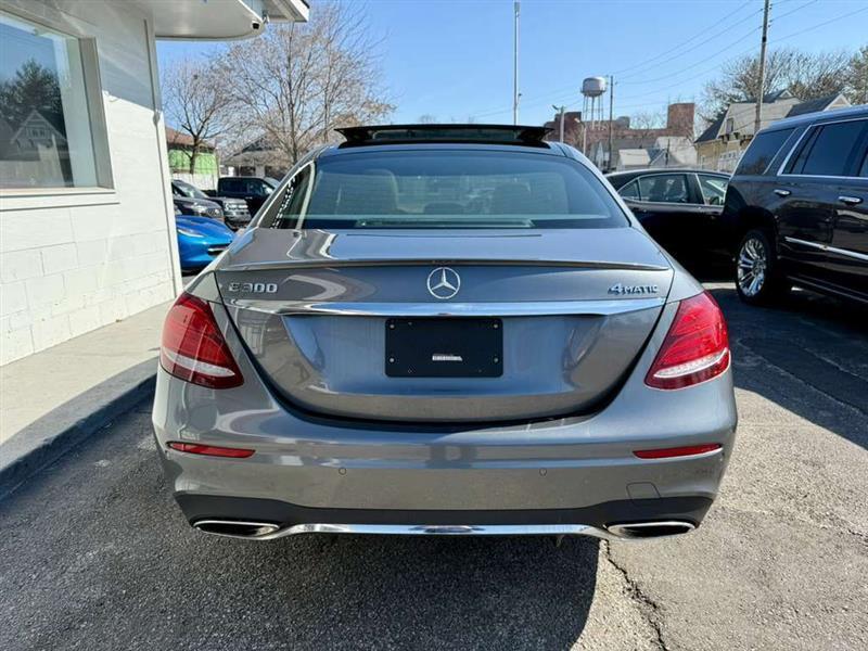 Mercedes-Benz E-Class E300 Luxury 4MATIC Sedan 2019