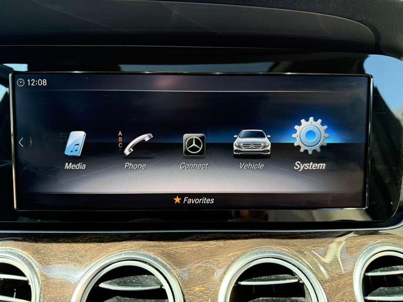 Mercedes-Benz E-Class E300 Luxury 4MATIC Sedan 2019