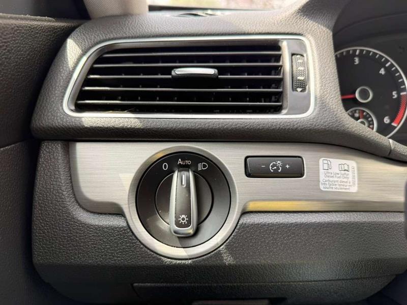 Volkswagen Passat 2.0L TDI SE AT 2014