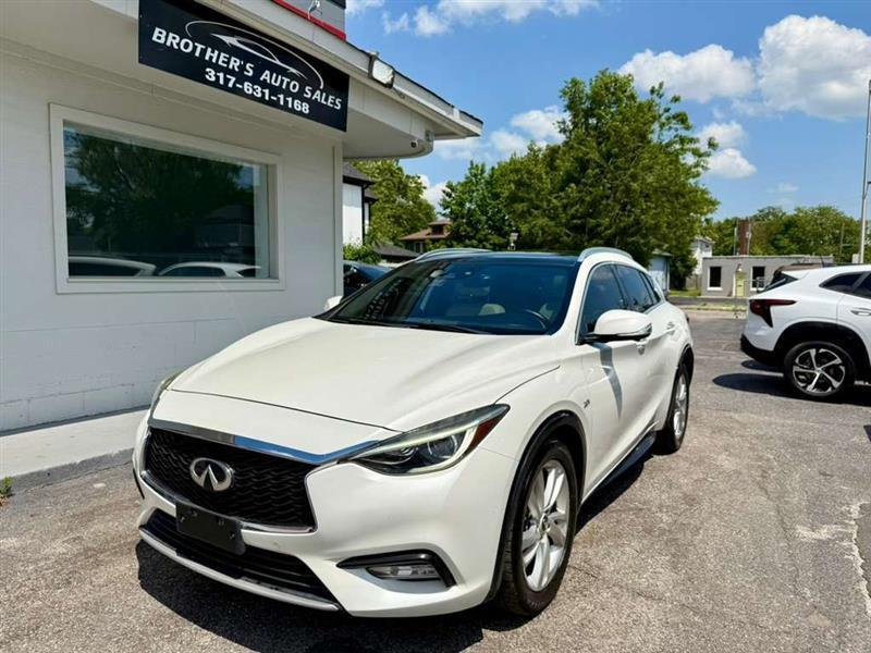 Infiniti QX30 Base 2017