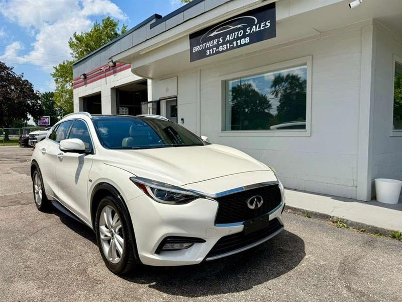 Infiniti QX30 Base 2017