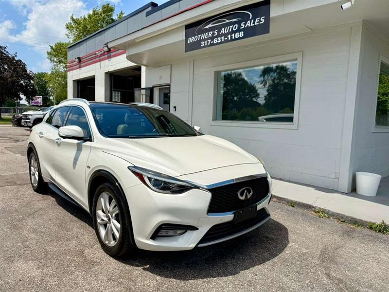 Infiniti QX30 Base 2017