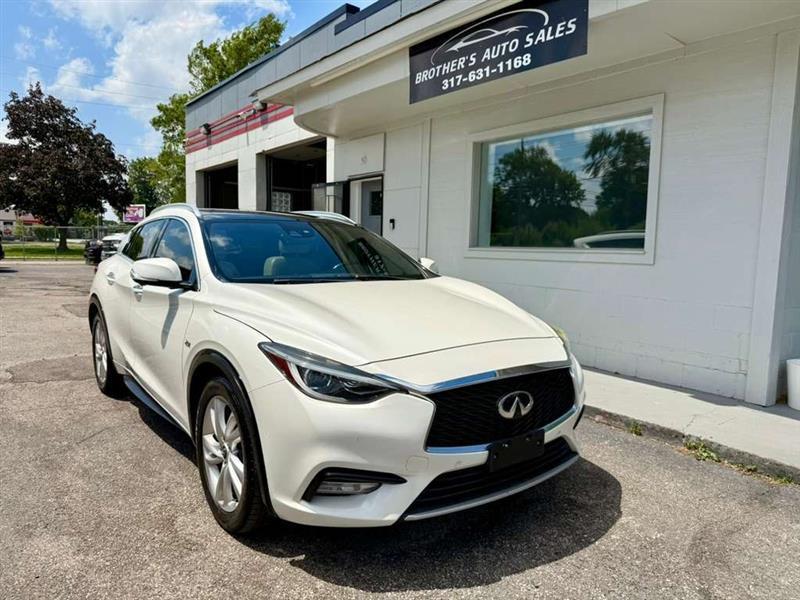 Infiniti QX30 Base 2017