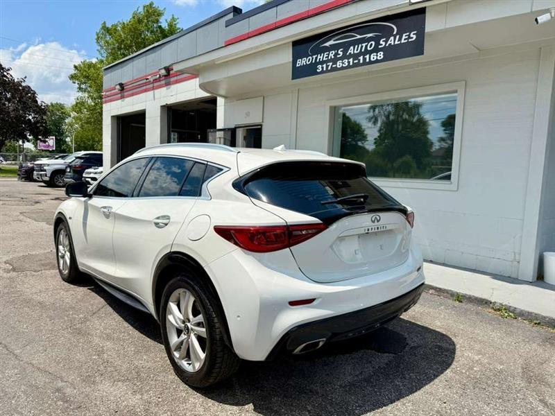 Infiniti QX30 Base 2017