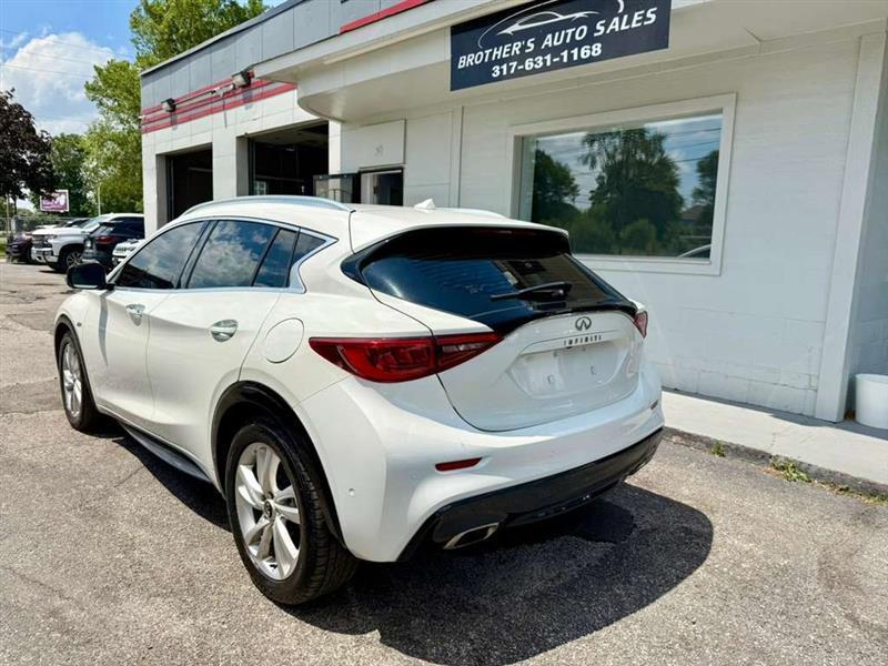 Infiniti QX30 Base 2017