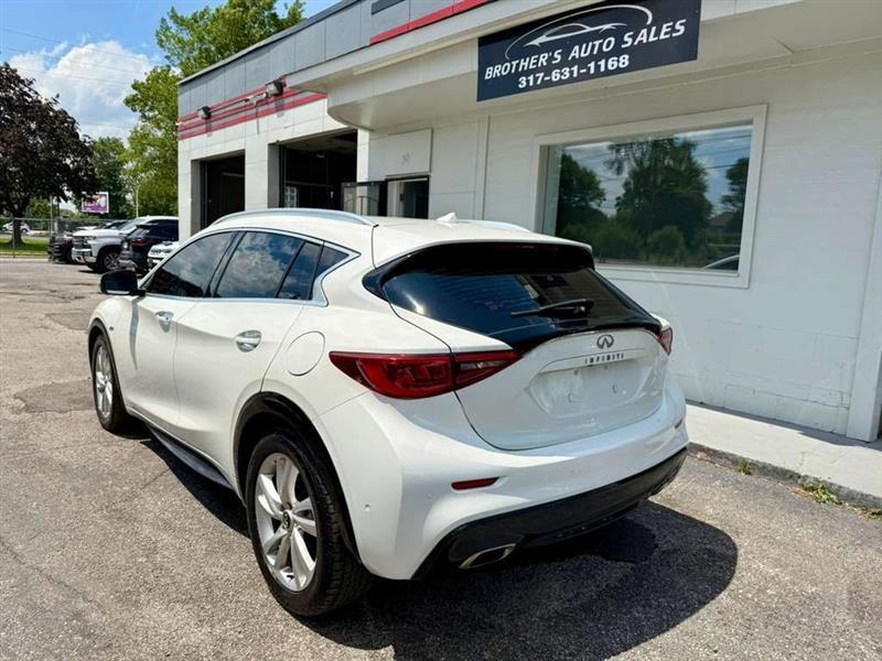 Infiniti QX30 Base 2017