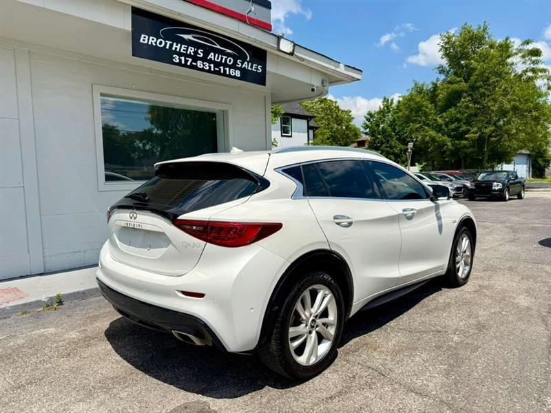 Infiniti QX30 Base 2017