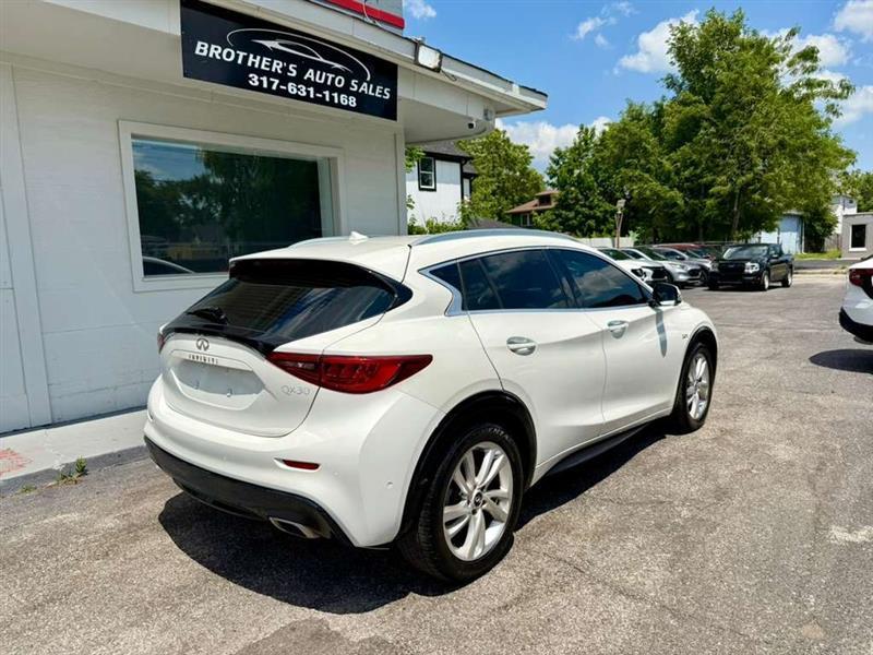 Infiniti QX30 Base 2017