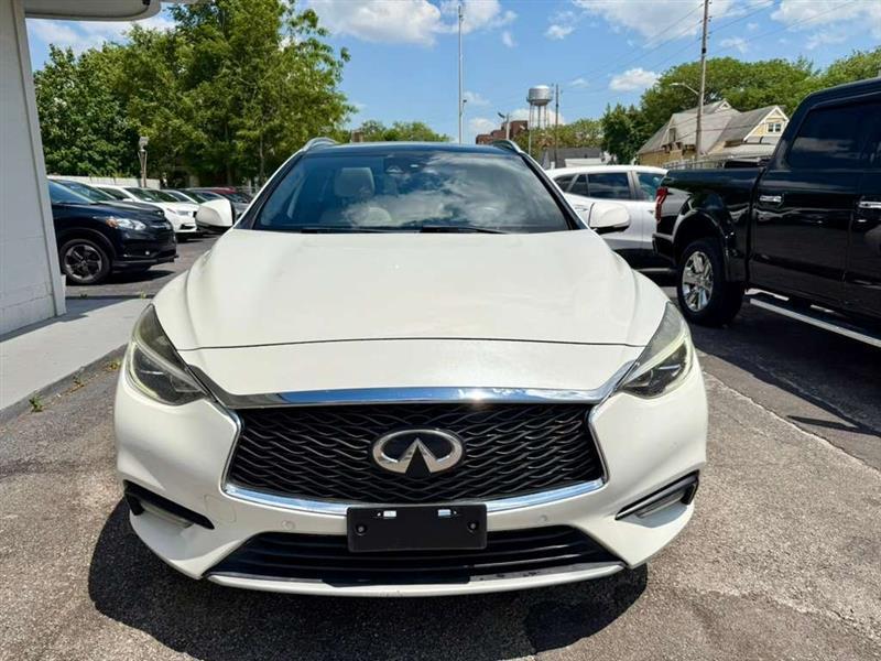 Infiniti QX30 Base 2017