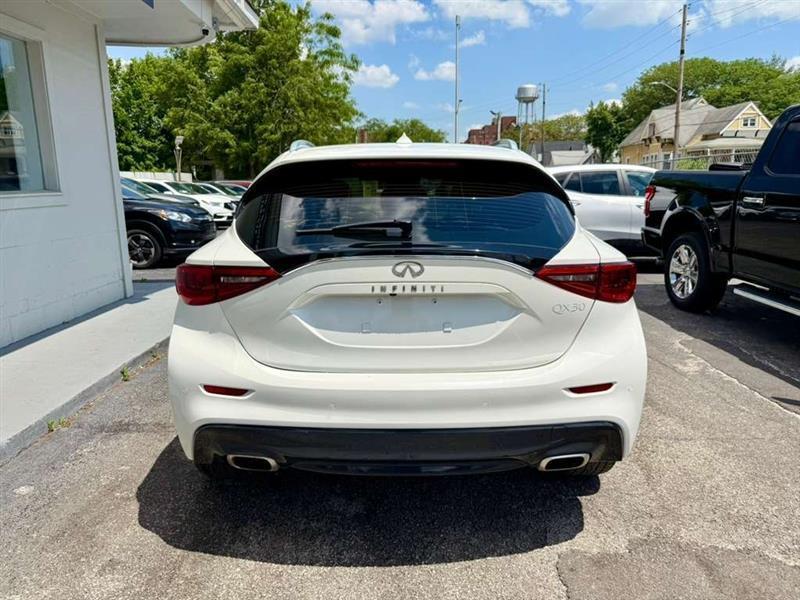 Infiniti QX30 Base 2017