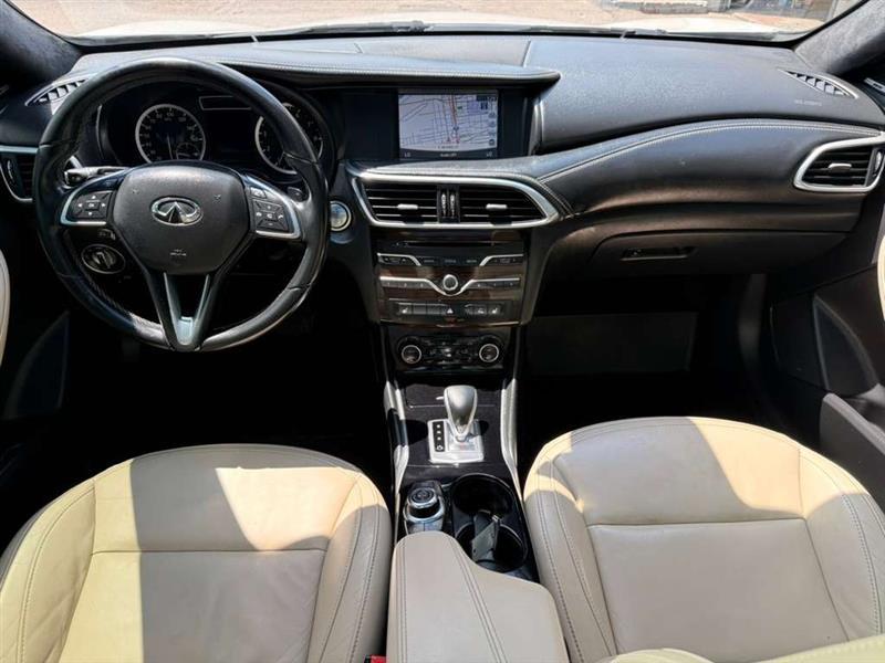 Infiniti QX30 Base 2017