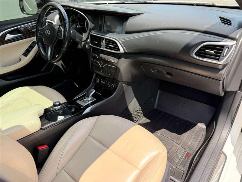 Infiniti QX30 Base 2017