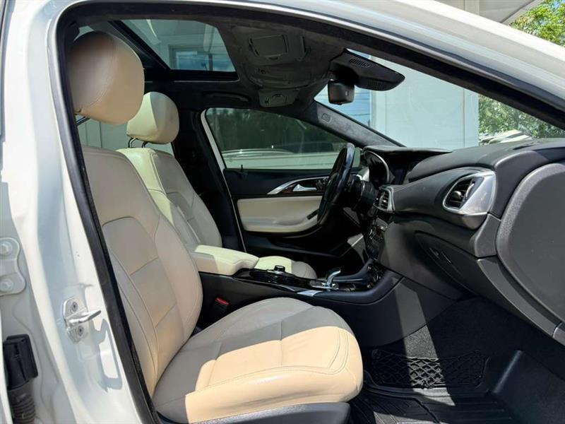 Infiniti QX30 Base 2017