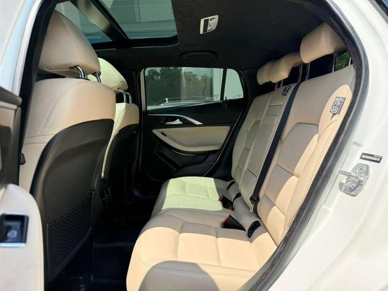 Infiniti QX30 Base 2017