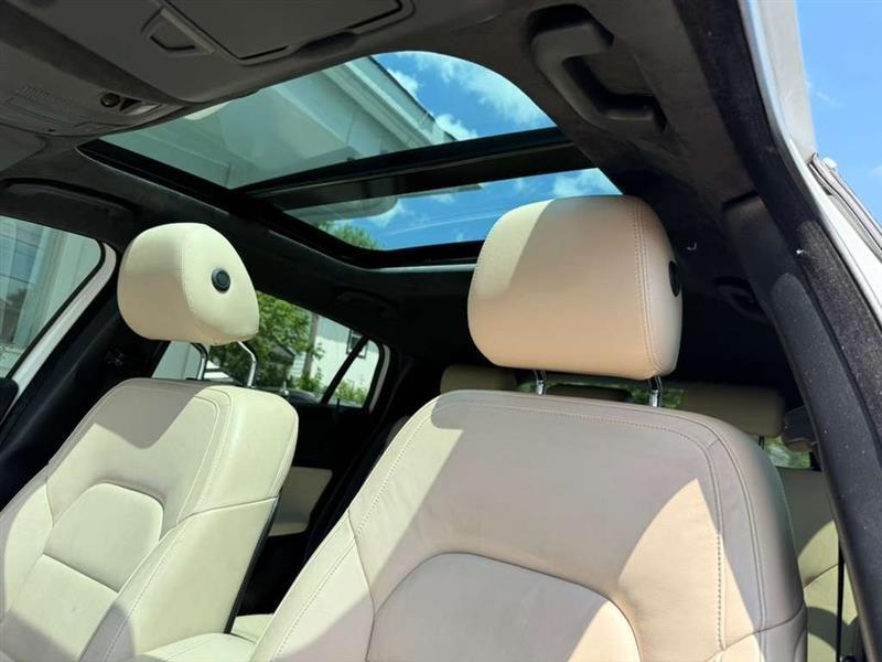Infiniti QX30 Base 2017