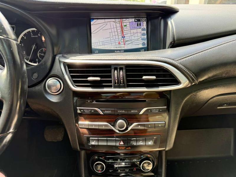 Infiniti QX30 Base 2017