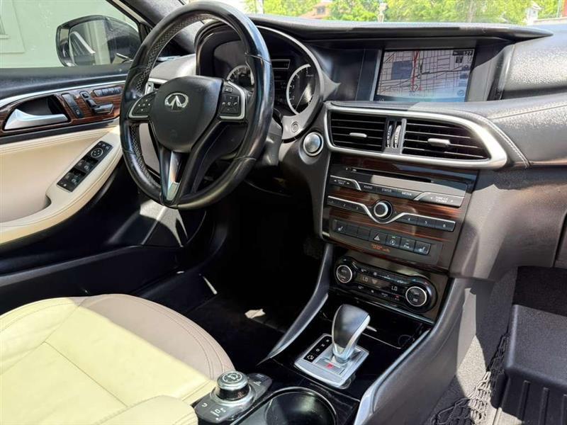 Infiniti QX30 Base 2017