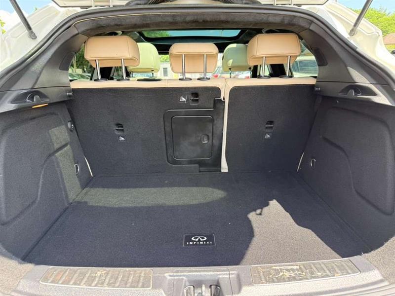 Infiniti QX30 Base 2017