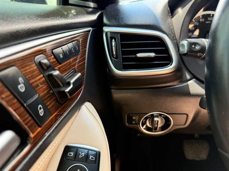 Infiniti QX30 Base 2017