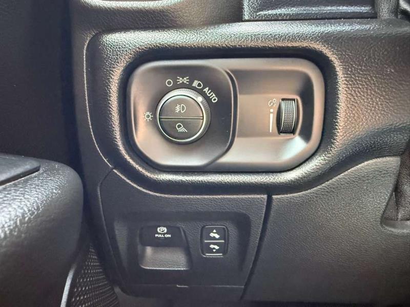 RAM 1500 Big Horn Crew Cab SWB 4WD 2021