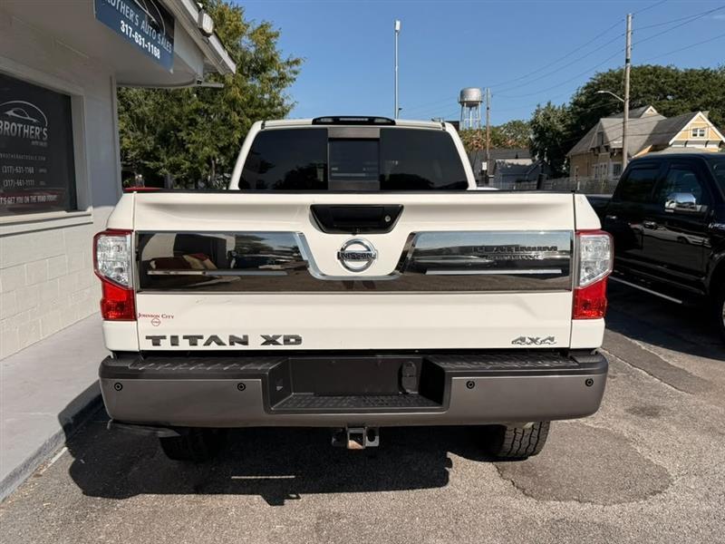Nissan Titan XD PRO-4X Crew Cab 4WD Diesel 2019