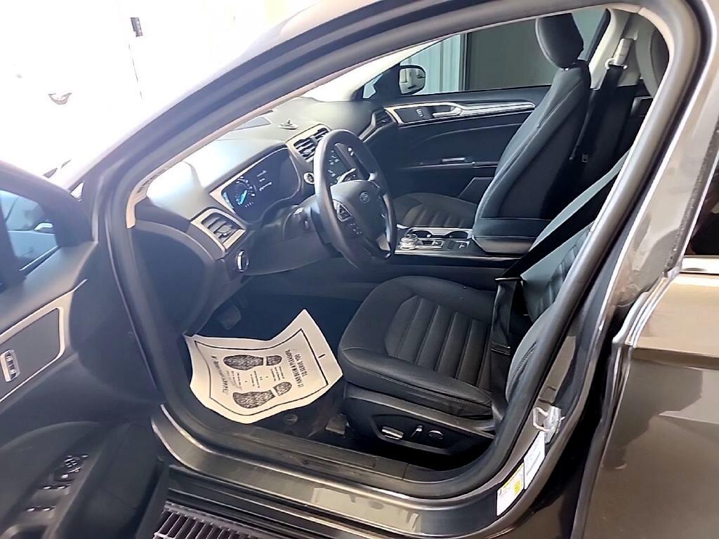 Image 2 of 2018 Ford Fusion SE