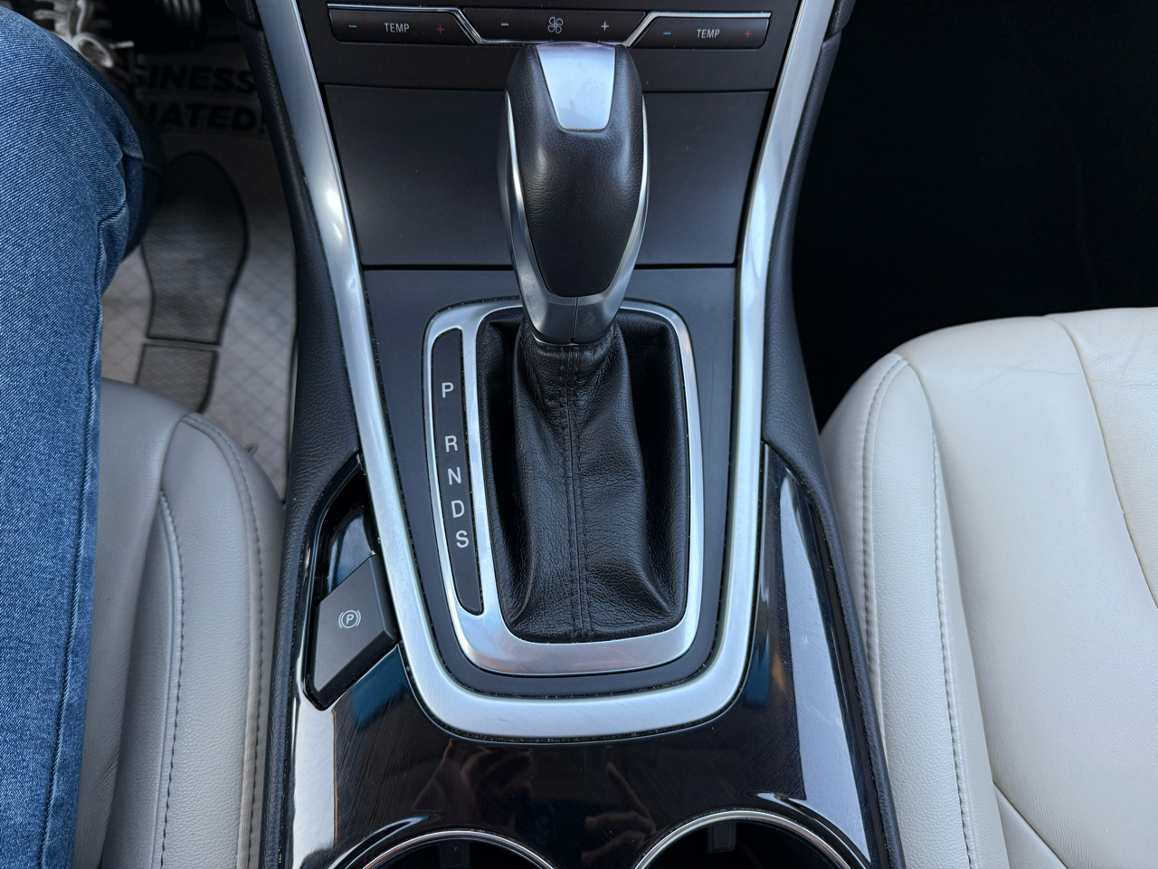2018 Ford Edge Titanium photo 17