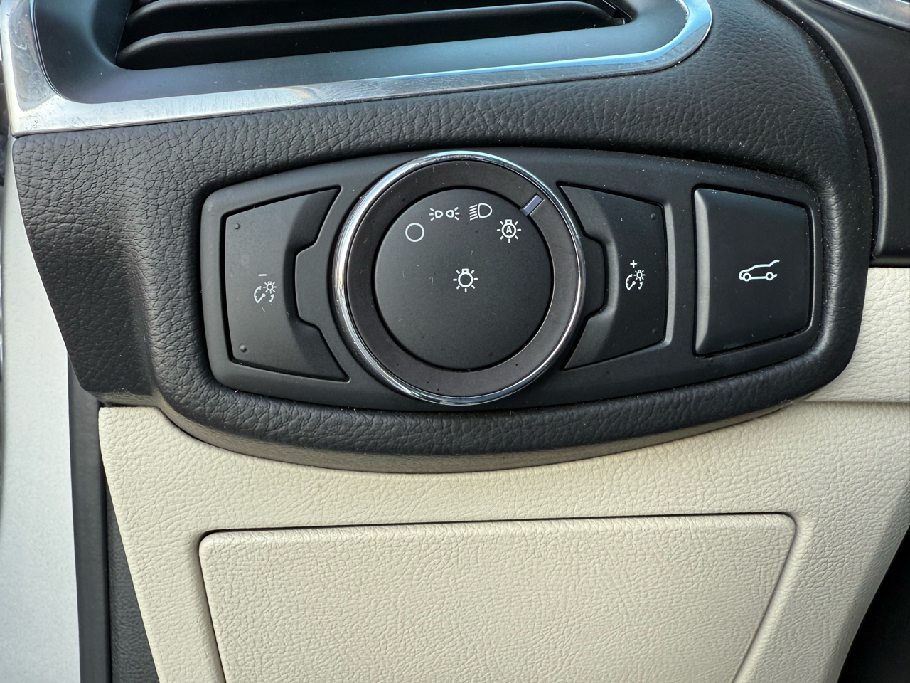 2018 Ford Edge Titanium photo 23