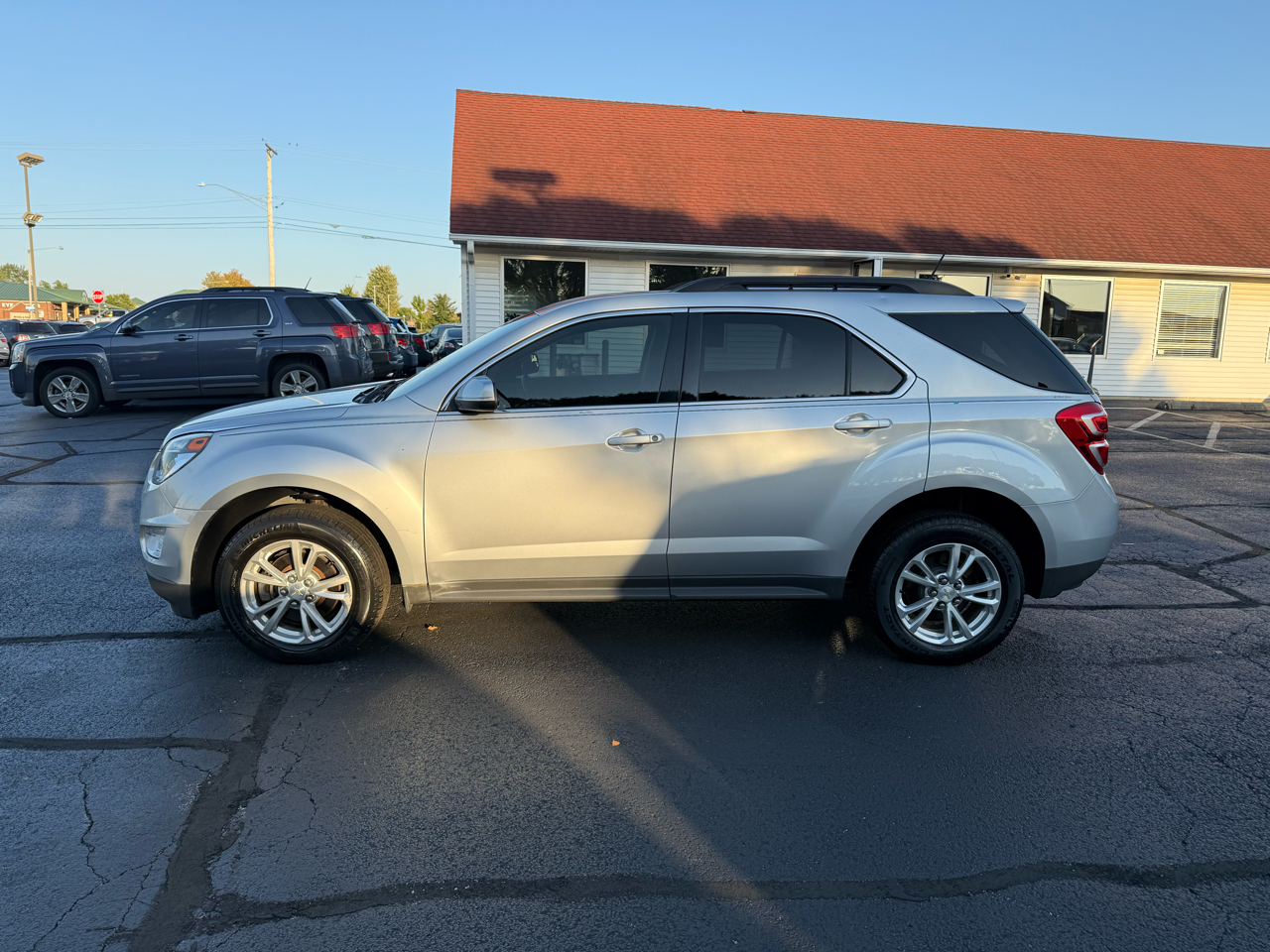 2016 Chevrolet Equinox LT photo 2