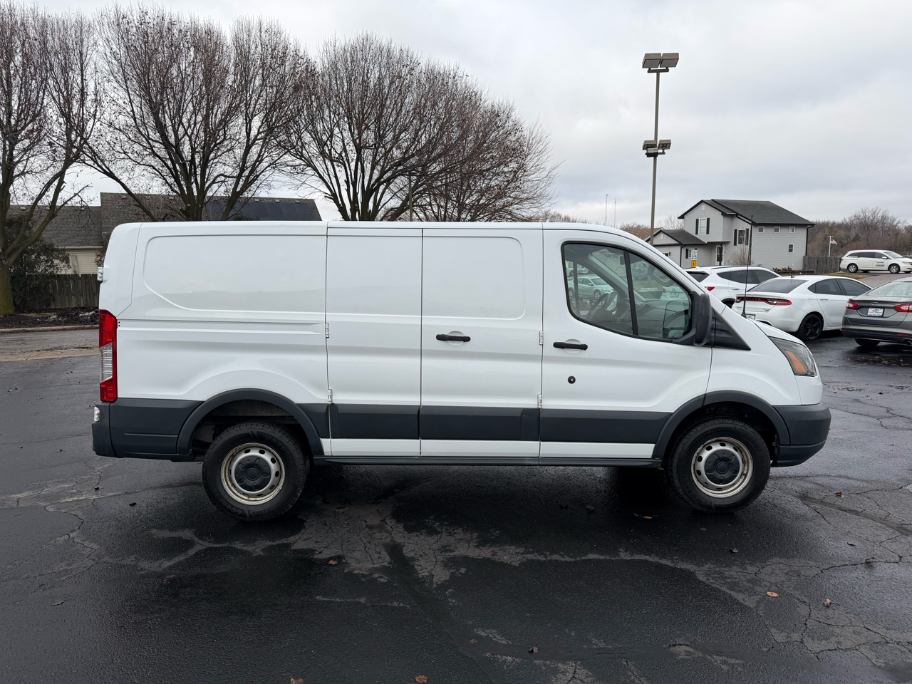 Ford Transit 250 Van Low Roof 60/40 Pass.130-in. WB 2017